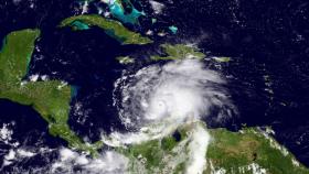 FURACÃO MATTHEW DIRIGE-SE PARA HAITI, JAMAICA E CUBA, PODENDO PASSAR PELOS EUA