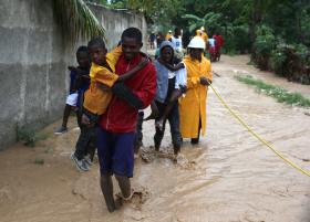 FURACÃO MATTHEW MATA PELO MENOS NOVE NAS CARAÍBAS E OBRIGA A EVACUAÇÕES NOS EUA