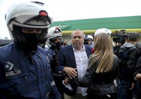 TÁXIS: MANIFESTANTES RUMAM AO PARLAMENTO APÓS CONFLITO JUNTO AO AEROPORTO