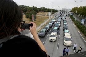 TÁXIS: REUNIÃO ENTRE TAXISTAS E MINISTRO DO AMBIENTE JÁ TERMINOU