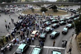 TÁXIS: UM DETIDO NA MANIFESTAÇÃO JUNTO À ROTUNDA DO RELÓGIO