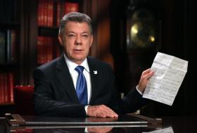 PRESIDENTE DA COLÔMBIA ADIA NEGOCIAÇÕES DE PAZ COM EXÉRCITO DE LIBERTAÇÃO NACIONAL