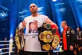 PUGILISTA TYSON FURY DESISTE DE DEFENDER TÍTULOS DE CAMPEÃO DO MUNDO