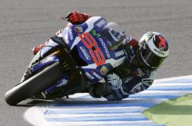 JORGE LORENZO SOFRE QUEDA DURANTE GP DO JAPÃO E É TRANSPORTADO PARA HOSPITAL