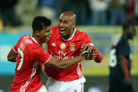 BENFICA VENCE 1.º DE DEZEMBRO COM GOLO DE LUISÃO E SEGUE EM FRENTE NA TAÇA