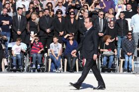 PRESIDENTE FRANCÊS HOMENAGEIA AS 86 VÍTIMAS DOS ATENTADOS DE NICE