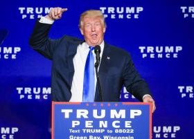 TRUMP COM LIGAÇÕES A REDE INTERNACIONAL DE LAVAGEM DE DINHEIRO — FT