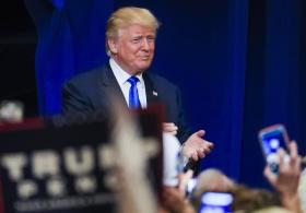 VENEZUELA CONDENA CAMPANHA QUE COMPARA HUGO CHÁVEZ COM DONALD TRUMP