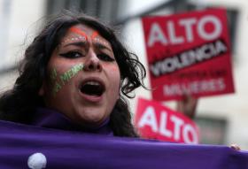 MILHARES DE MULHERES EM PROTESTO NA AMÉRICA LATINA CONTRA VIOLÊNCIA MACHISTA