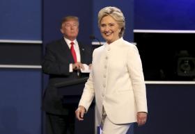 CLINTON AUMENTA AVANÇO SOBRE TRUMP, MAIS 12 PONTOS – SONDAGEM