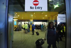 AEROPORTO DE LONDON-CITY EVACUADO DURANTE VÁRIAS HORAS, 27 PESSOAS ASSISTIDAS