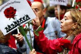 MILITANTES SOCIALISTAS CONCENTRADOS EM MADRID PARA DIZER “NÃO” A RAJOY