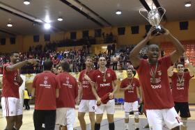BENFICA VENCE FONTE BASTARDO E CONQUISTA SEXTA SUPERTAÇA CONSECUTIVA DE VOLEIBOL
