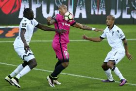 VITÓRIA DE GUIMARÃES VENCE ESTORIL E ALCANÇA SPORTING DE BRAGA