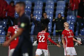 BENFICA VENCE EM BELÉM E VOLTA A FICAR ISOLADO