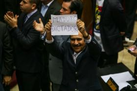 SOCIALISTAS ACUSAM MAIORIA NO PARLAMENTO VENEZUELANO DE “GOLPE DE ESTADO”