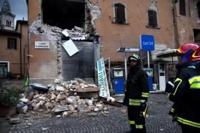 NOVO SISMO DE MAGNITUDE 7,1 ATINGE CENTRO DE ITÁLIA