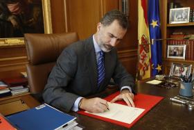 REI DE ESPANHA ASSINA NOMEAÇÃO DE RAJOY QUE DEVE TOMAR POSSE NA SEGUNDA-FEIRA