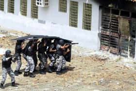 CONFRONTOS ENTRE GANGUES DENTRO DE OUTRA PRISÃO BRASILEIRA PROVOCAM OITO MORTOS