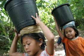 RAPARIGAS GASTAM MAIS 160 MILHÕES DE HORAS QUE RAPAZES EM TAREFAS DOMÉSTICAS – UNICEF