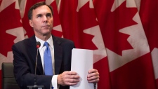 O ministro das Finanças Bill Morneau faz um anúncio sobre a habitação em Toronto - 3 outubro de 2016. (Nathan Denette / The Canadian Press)