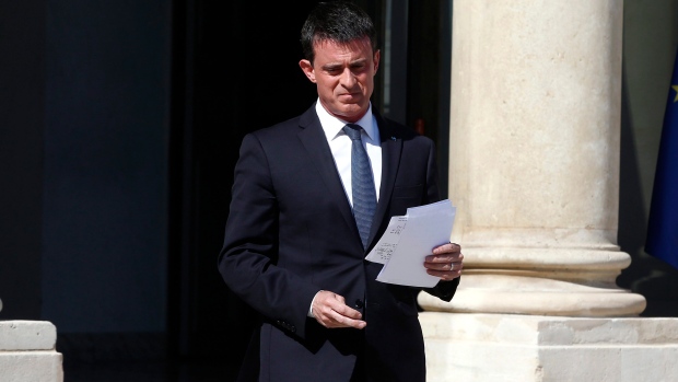 O primeiro-ministro francês, Manuel Valls, depois de uma reunião no Palácio do Eliseu, em Paris - 15 de julho de 2016. (AP Photo / Thibault Camus)
