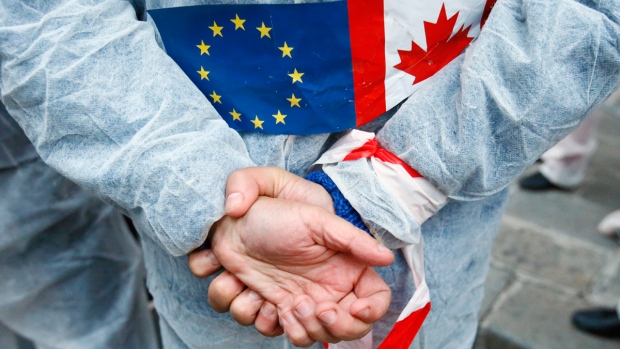CANADÁ DESPACHA ENVIADO PARA SALVAR ACORDO DE COMÉRCIO CETA
