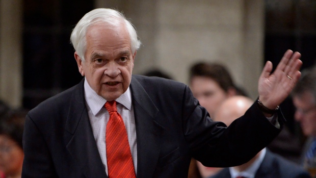 O ministro da Imigração, John McCallum, durante o período de perguntas na Câmara dos Comuns, no Parliament Hill em Otava - 24 de outubro de 2016. (The Canadian Press / Adrian Wyld)