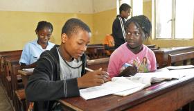 ANGOLA CONTRATA MAIS DE 9.000 PROFESSORES E AUXILIARES PARA ESCOLAS