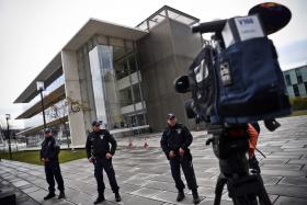 RESTANTES 17 ARGUIDOS DO GRUPO ‘HAMMERSKINS” SUJEITOS A APRESENTAÇÕES PERIÓDICAS