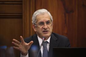 CARLOS TAVARES ALERTA PARA PERIGO DE REPETIÇÃO DOS ERROS QUE LEVARAM À CRISE