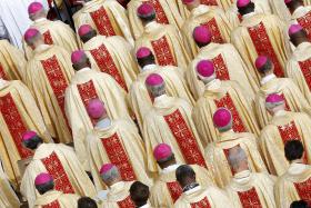 BISPOS FRANCESES PEDEM PERDÃO POR “LONGO SILÊNCIO CULPADO” SOBRE PEDOFILIA