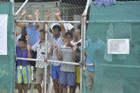 OPOSIÇÃO QUALIFICA DE “RIDÍCULA” PROIBIÇÃO DE ENTRADA DE REQUERENTES DE ASILO NA AUSTRÁLIA