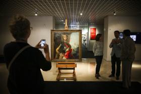 DISPOSIÇÃO DE PEÇAS NO MUSEU DE ARTE ANTIGA REAVALIADA APÓS DERRUBE DE ESTÁTUA