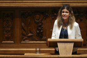 GOVERNO COMPROMETE-SE A “FAZER TUDO” PARA QUE LÍNGUA GESTUAL SEJA ACESSÍVEL A TODOS
