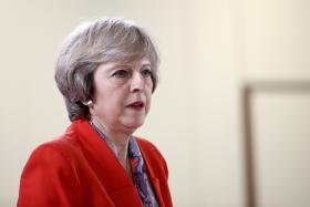 BREXIT: THERESA MAY INFORMA COMISSÃO EUROPEIA DE QUE MANTÉM CALENDÁRIO PREVISTO