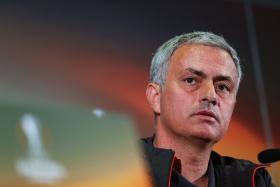 JOSÉ MOURINHO SUSPENSO POR UM JOGO