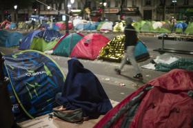 FRANÇA EVACUA MAIOR ACAMPAMENTO DE IMIGRANTES DE PARIS