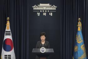 MILHARES DE POLÍCIAS DESTACADOS PARA PROTESTO PARA EXIGIR DEMISSÃO DA PRESIDENTE SUL-COREANA