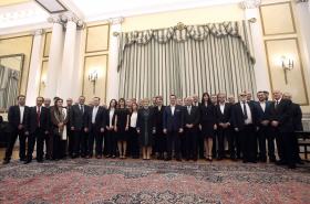 GOVERNO GREGO REMODELADO PROMETE UM “NOVO COMEÇO”