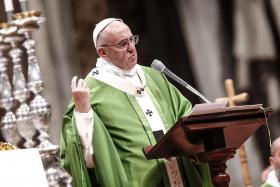 PAPA DIZ QUE É HIPOCRISIA ENCARAR PRISÃO COMO ÚNICA OPÇÃO E PROPÕE AMNISTIA A PRESOS