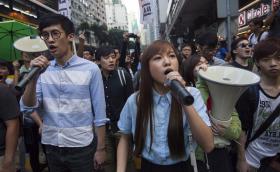 CHINA DIZ QUE DOIS DEPUTADOS INDEPENDENTISTAS DE HONG KONG NÃO PODEM TOMAR POSSE