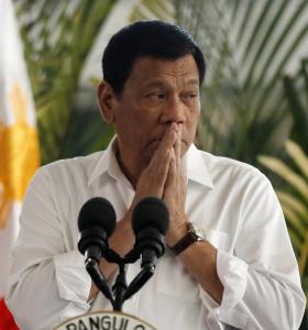 PRESIDENTE FILIPINO VOLTA A FELICITAR TRUMP E ESTÁ ENTUSIASMADO POR CONHECER PUTIN