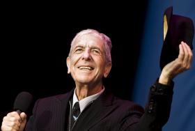 LEONARD COHEN: A VOZ MELANCÓLICA DE UMA GERAÇÃO MORREU AOS 82 ANOS