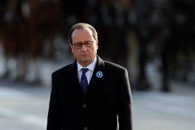 FRANÇOIS HOLLANDE ABRIU CERIMÓNIAS EVOCATIVAS DOS ATENTADOS DE PARIS NO ESTÁDIO DE FRANÇA
