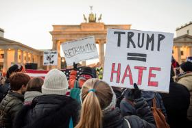 EUA/ELEIÇÕES: MEIO MILHAR PROTESTA EM BERLIM CONTRA MURO DE TRUMP