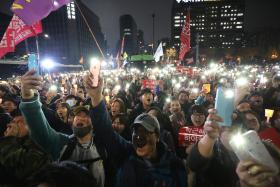OPOSIÇÃO DA COREIA DO SUL VAI AVANÇAR COM ‘IMPEACHMENT’ DA PRESIDENTE