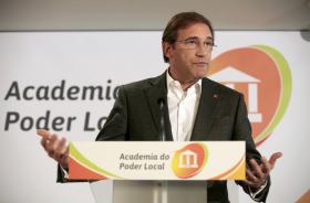 PASSOS COELHO DESAFIA GOVERNO A AUMENTAR PENSÕES EM JANEIRO