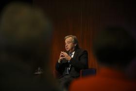 ENTREGA DE PRÉMIO A GUTERRES FECHA ANO PARLAMENTAR EM 23 DE DEZEMBRO