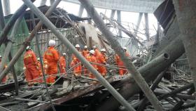 NÚMERO DE MORTOS EM COLAPSO DE ANDAIME NA CHINA SOBE PARA 74
